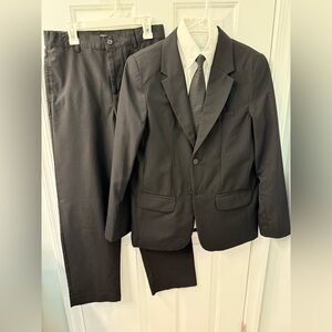 Cat & Jack black suit with oxford dress shirt and 3 ties, 6 pieces  size 14